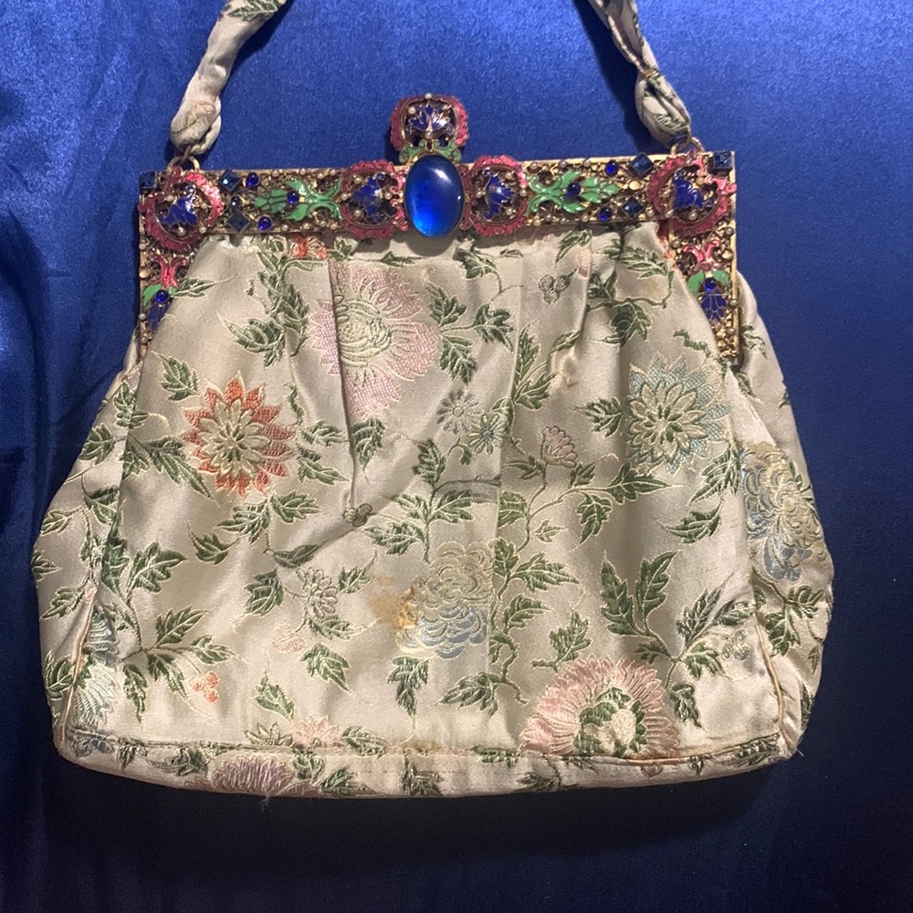 Edwardian Jeweled Pale Green Trinity Plate Needlepoint Minaudière Handbag, 1900s